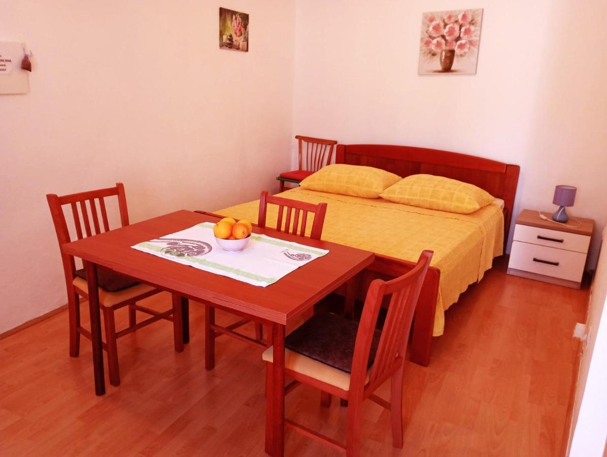 Ana Apartments Вис Екстериор снимка