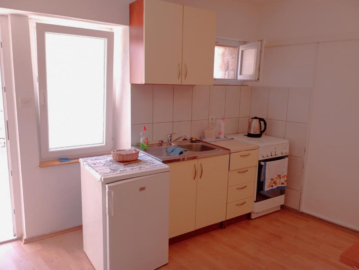 Ana Apartments Вис Екстериор снимка