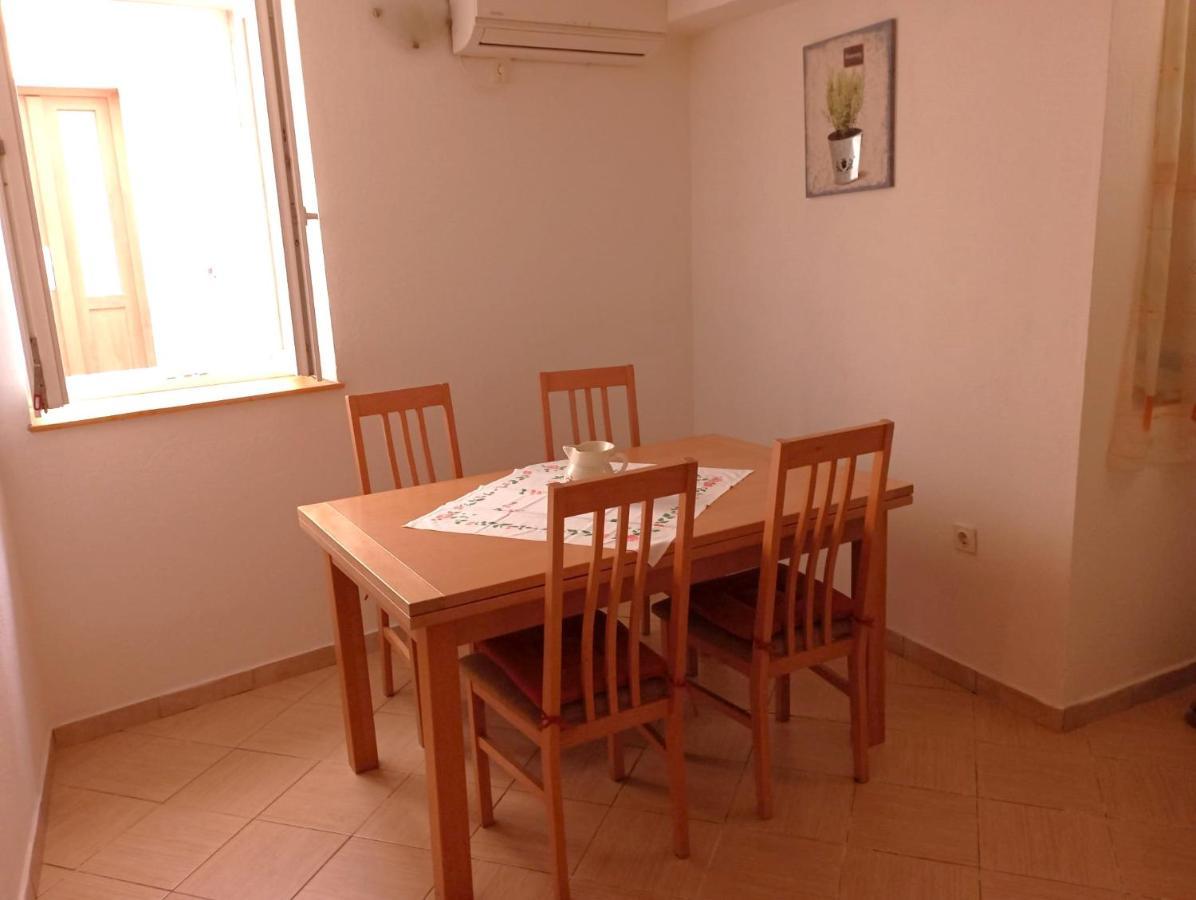 Ana Apartments Вис Екстериор снимка