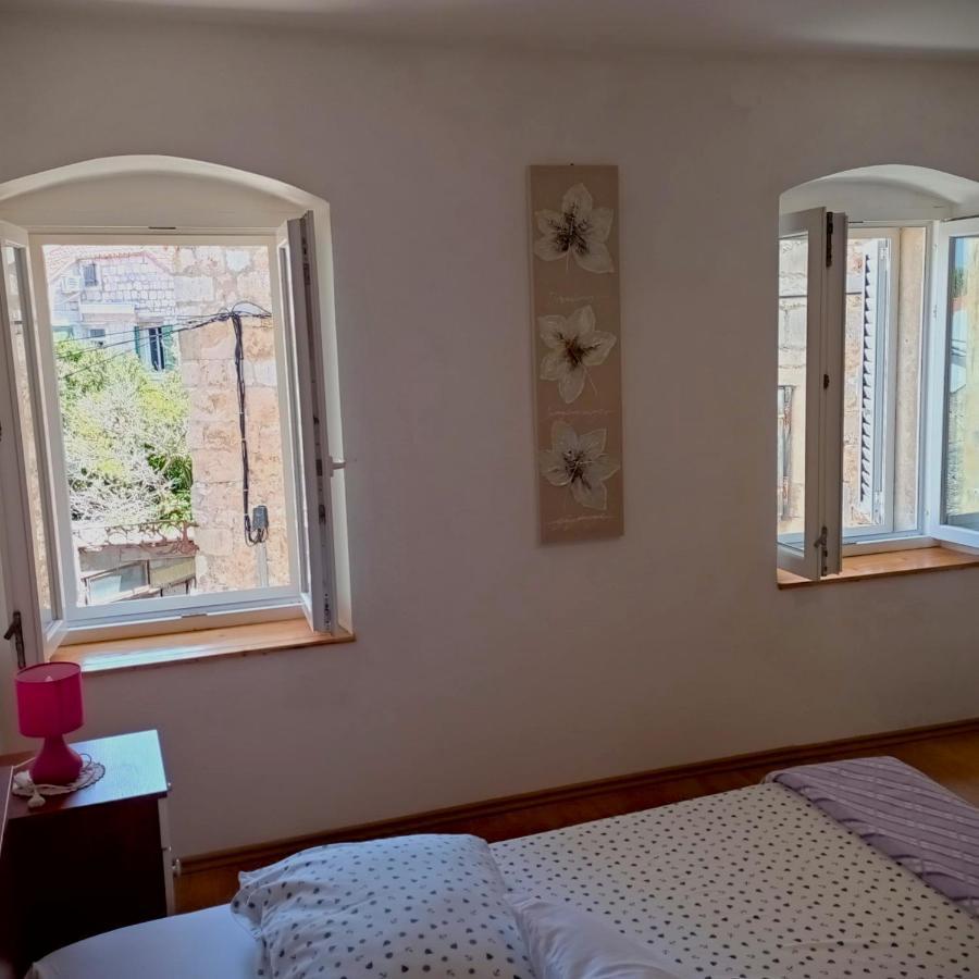 Ana Apartments Вис Екстериор снимка