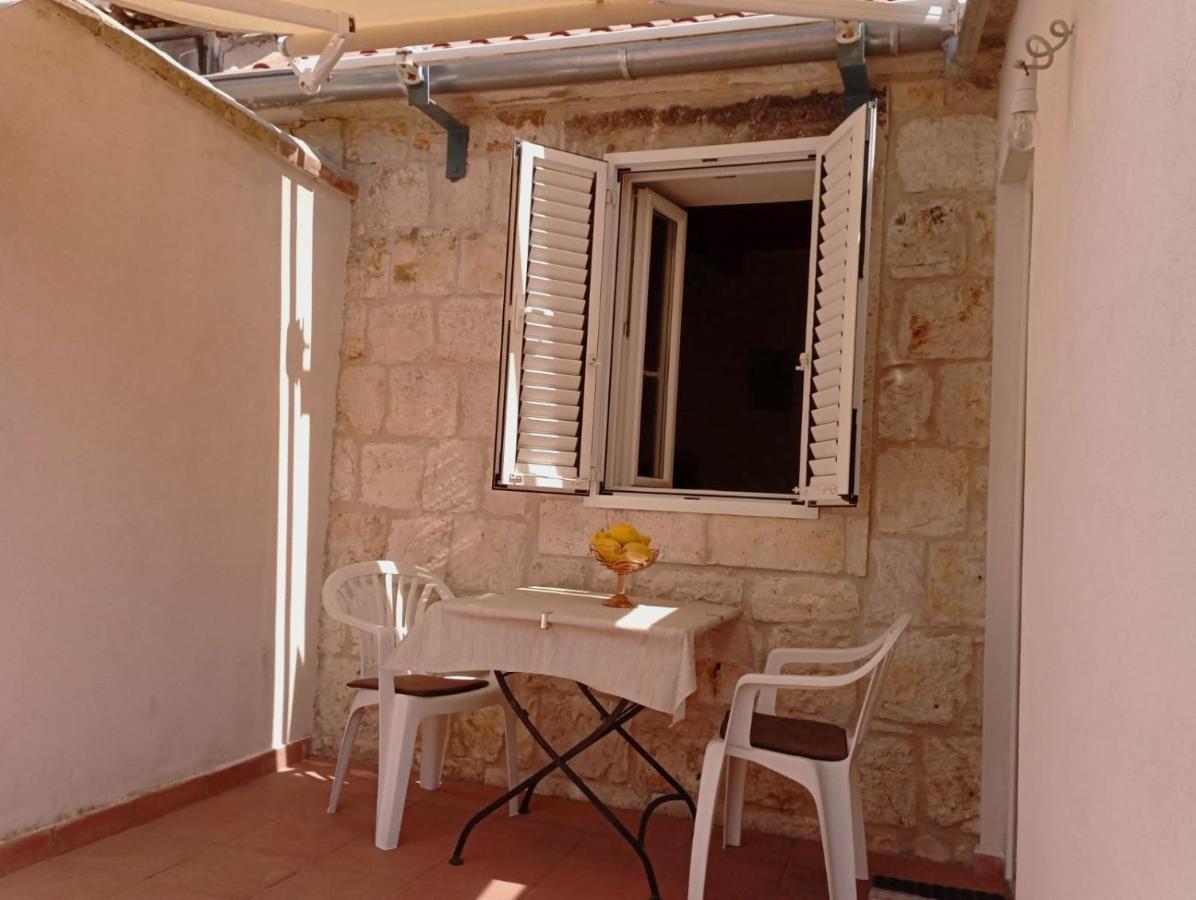 Ana Apartments Вис Екстериор снимка